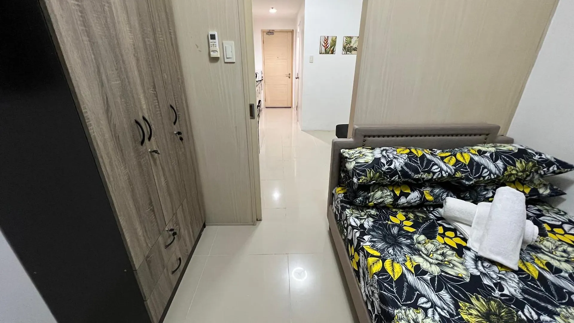 Sea Residences Mall Of Asia By Jermel Pasay Capsule hotel