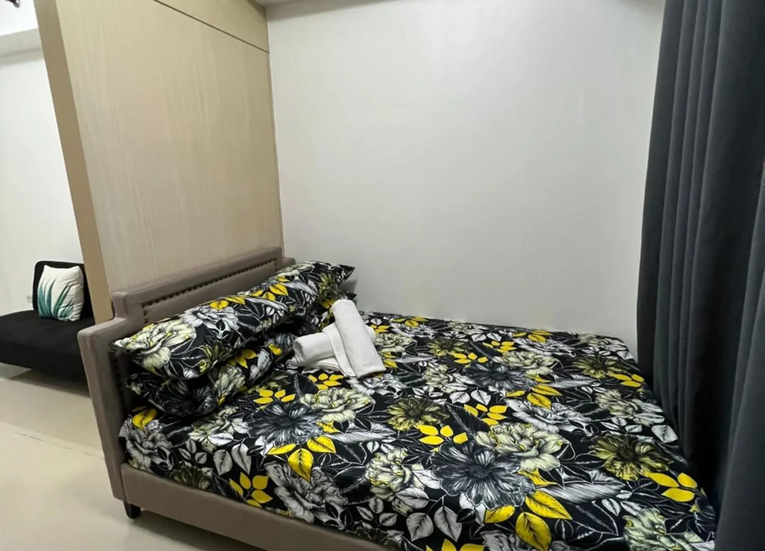 Sea Residences Mall Of Asia By Jermel Pasay Capsule hotel