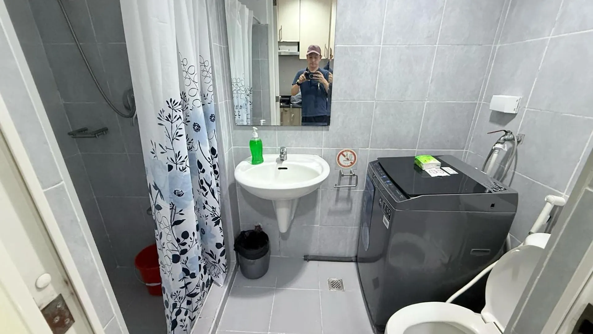 Sea Residences Mall Of Asia By Jermel Pasay Capsule hotel